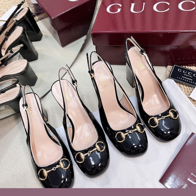 G*u*i sandals